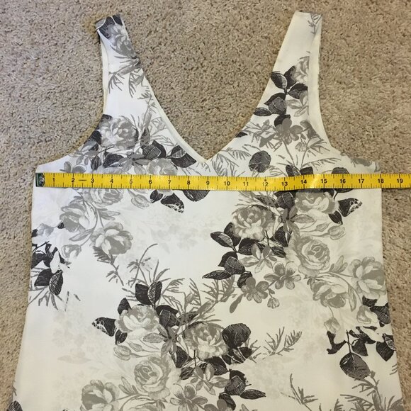 RW&CO. Black and White Rose Floral Print Sleeveless Bilayer Blouse - Picture 13 of 15